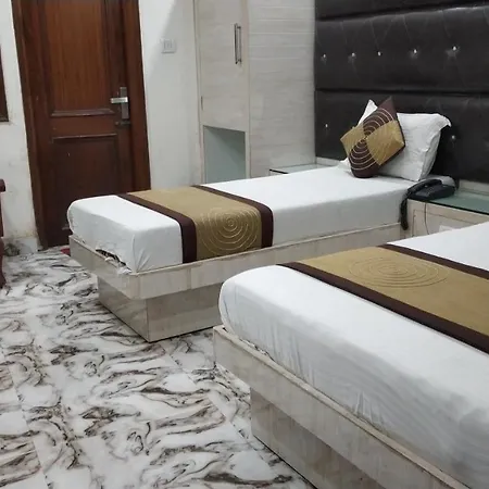 Adb Rooms Hotel Crystal Deluxe